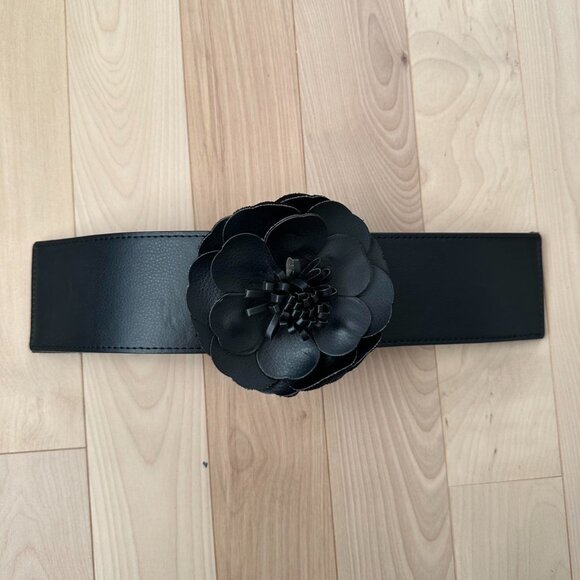 Vintage-Inspired Black Faux Leather Waist Belt – Statement Floral Detail - Picture 2 of 6